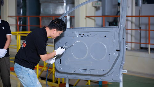 探秘嵐圖世界級4.0數字工廠 田亮李銳首開汽車品牌最大盲盒，揭秘科技與匠心交融